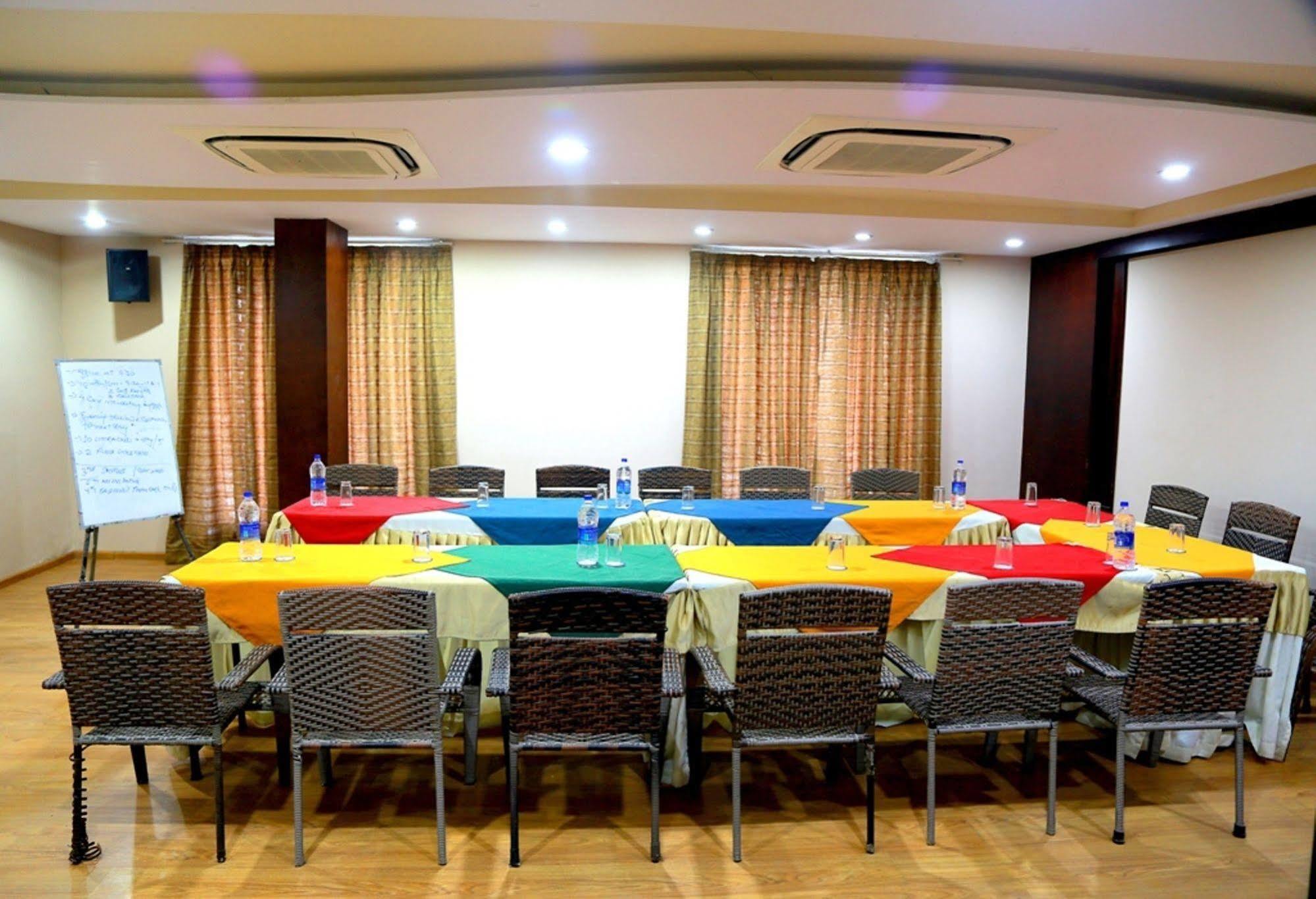 Hotel Royal Palm Udaipur Dış mekan fotoğraf
