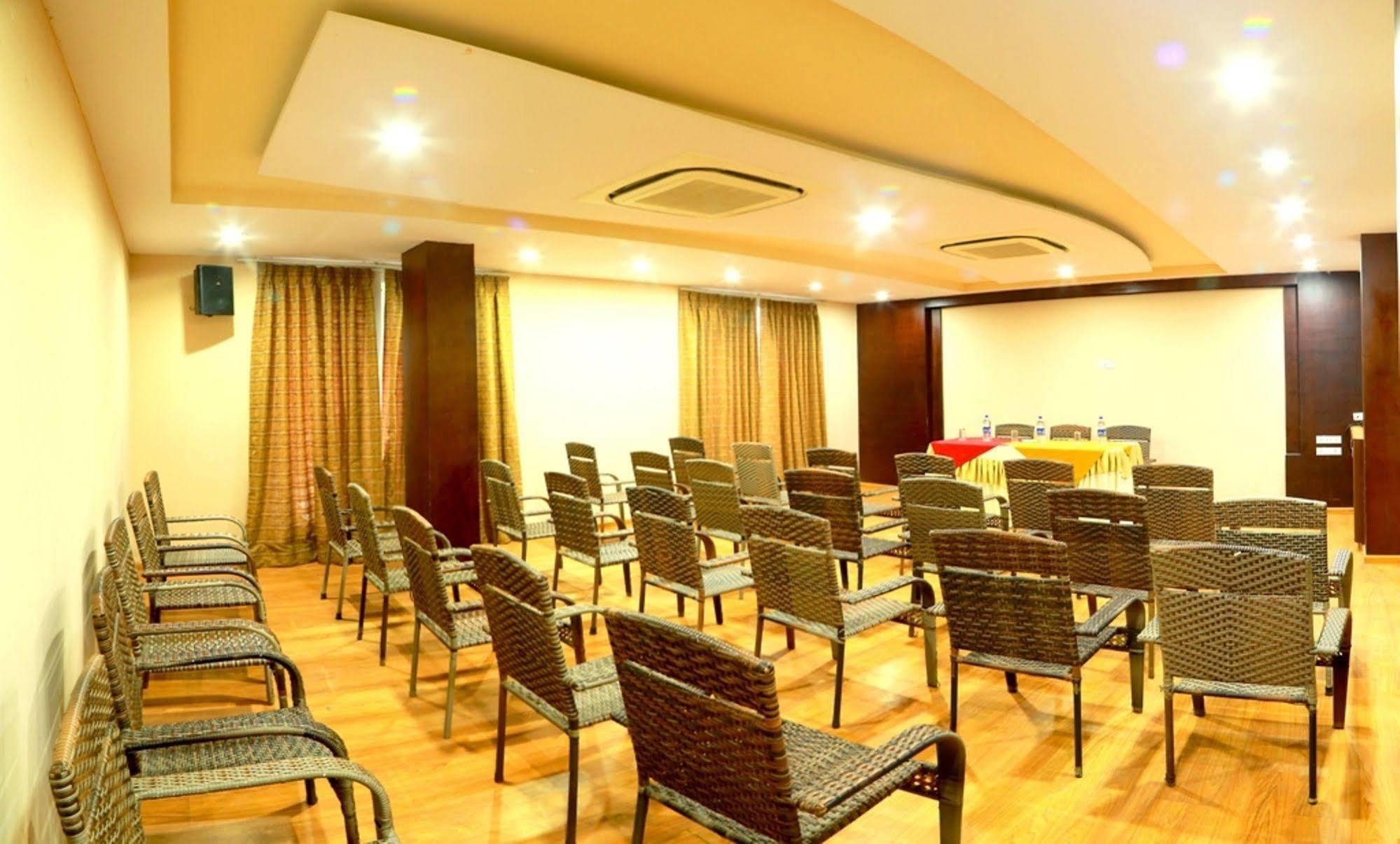 Hotel Royal Palm Udaipur Dış mekan fotoğraf